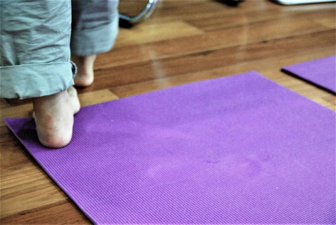 연극 워크숍에서는 잠시 걷는 순간에도 발에 감정이 실린다. 사진 다리아