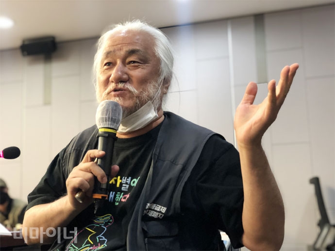 박경석 권리중심의 중증장애인 맞춤형 공공일자리 협업단 단장이 발표하고 있다. 사진 강혜민