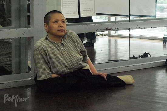 지난 2010년 극단 타이헨 한국공연을 위해 한국에 온 김만리 씨. 사진 비마이너DB