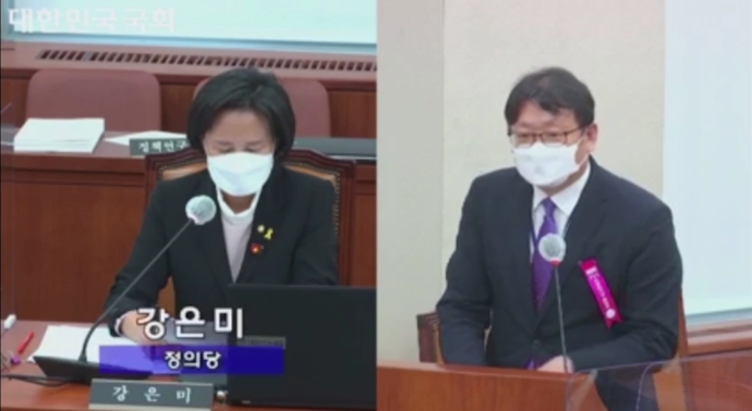 20일 오전 10시 국회에서 열린 환경노동위원회 국정감사에서 강은미 정의당 국회의원이 권기섭 고용노동부 고용정책실장에게 질의를 하고 있다. 사진 국회방송 갈무리  