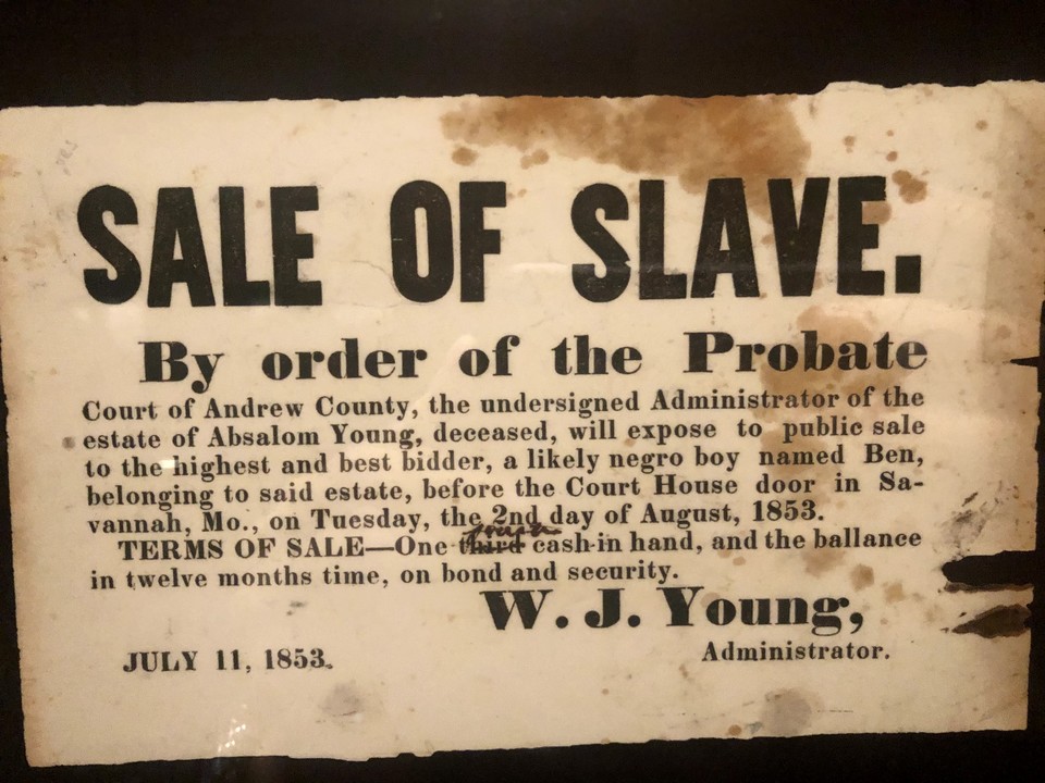 아프리카계 미국인 역사문화박물관에 전시된 사진. 1853년 8월 2일 경매에서 가장 높은 가격을 부르는 사람에게 벤이라는 흑인 소년을 팔겠다는 공고문. ⓒ김승섭