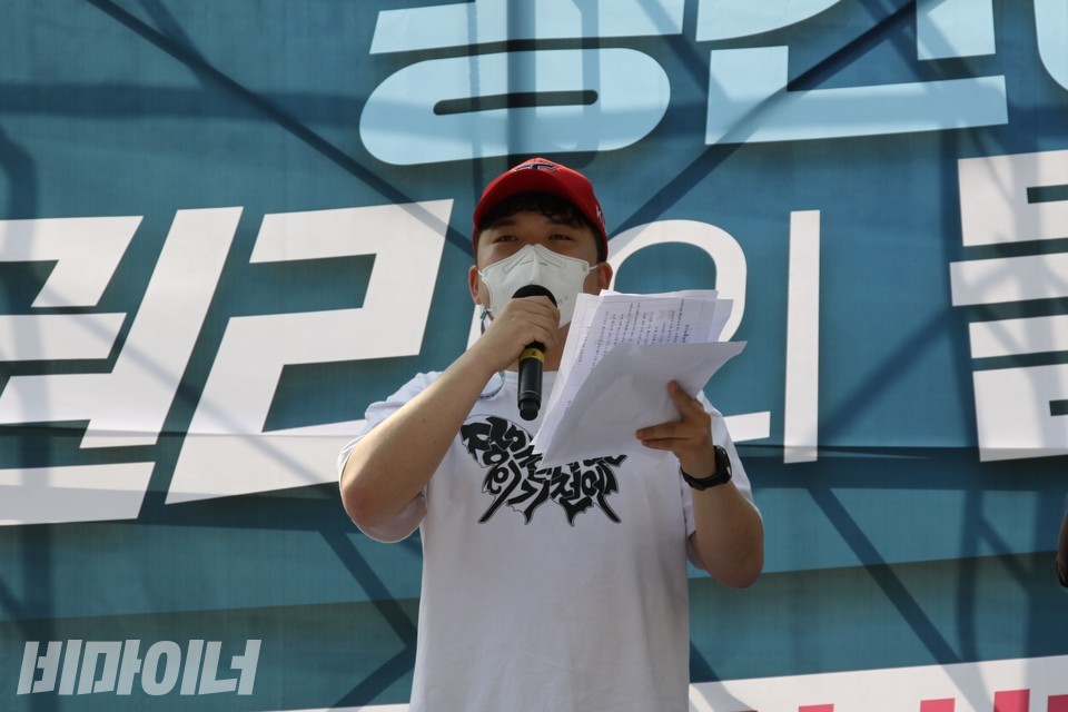김대범 활동가가 발달장애인의 참정권 보장을 촉구하고 있다. 사진 이가연