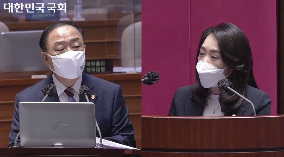 홍남기 국무총리 직무대행 겸 경제부총리를 향해 최혜영 민주당 국회의원이 질의하고 있다. 사진 국회 영상자료 캡처