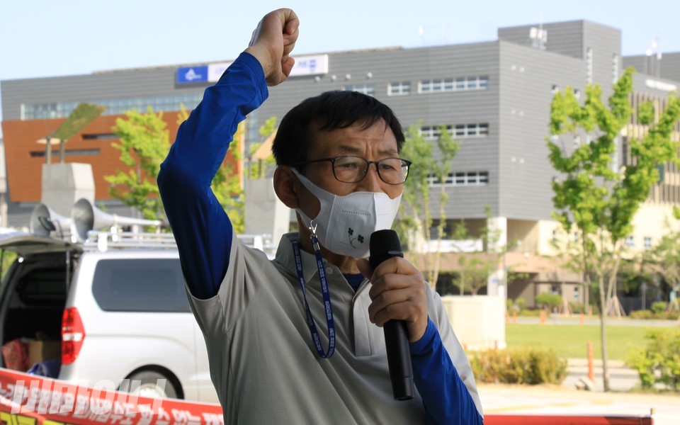 이상무 지도위원이 기자회견에서 발언하고 있다. 사진 하민지