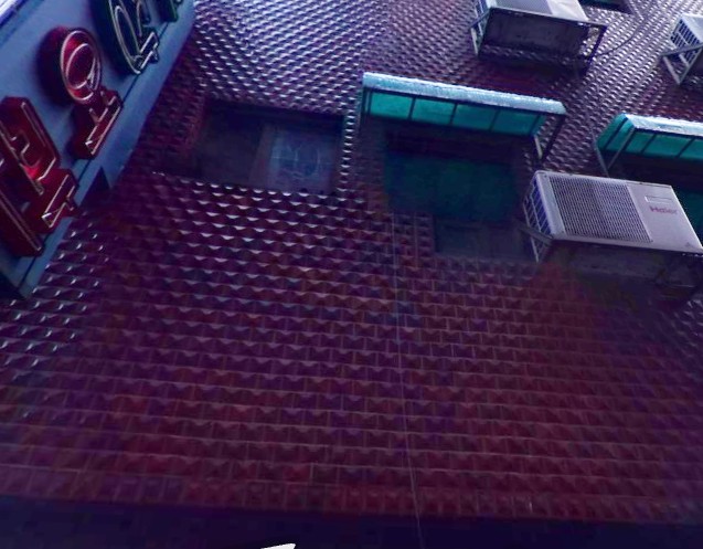 서울 도심 속에 위치한 어느 여관. 여관에서 고립사한 무연고사망자의 장례를 네 번이나 치렀다. 사진 나눔과나눔