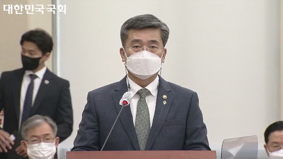 지난 9일 제388회 국회(임시회) 제1차 국방위원회에 서욱 국방부 장관이 공군 성추행 피해자 사망사건을 보고하고 있다. 사진 국회 영상회의록 캡처