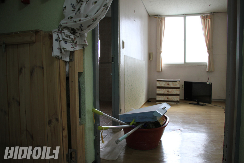 거주인들이 모두 떠나고 현재는 문을 닫은 향유의집 내부 모습. 사진 강혜민