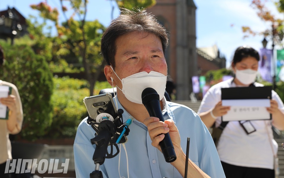 추경진 활동가가 기자회견에서 발언하고 있다. 사진 하민지