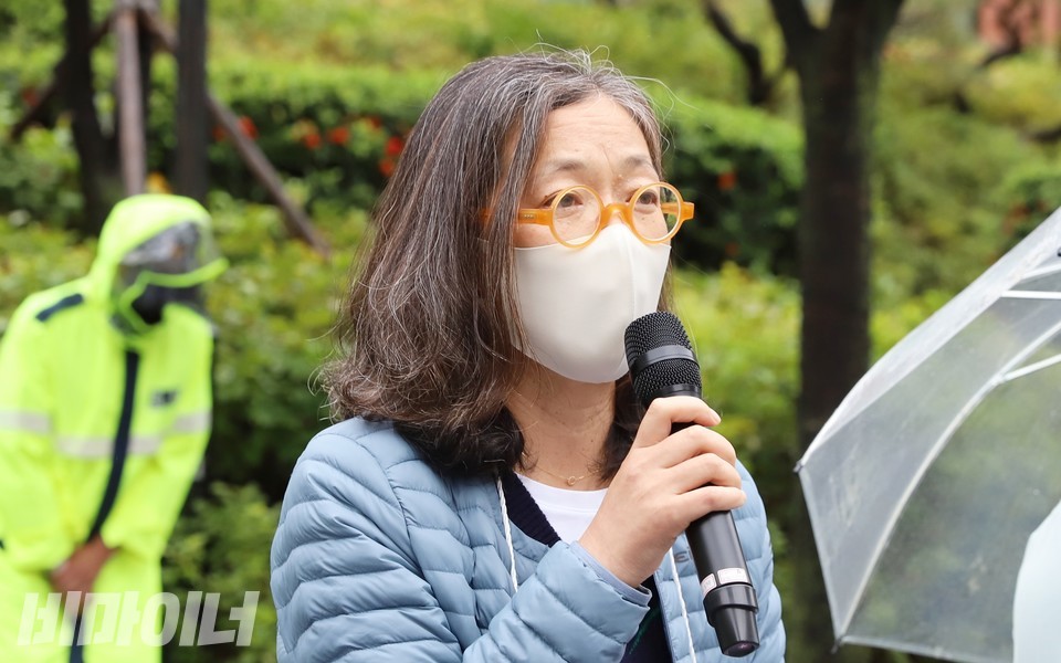 율리아나 씨가 미사에서 발언하고 있다. 사진 하민지