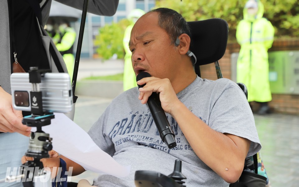 이규식 서울장애인차별철폐연대 대표가 강론하고 있다. 사진 하민지