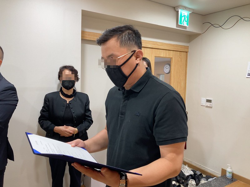 조사를 낭독하고 있는 고인의 친구. 사진 나눔과나눔