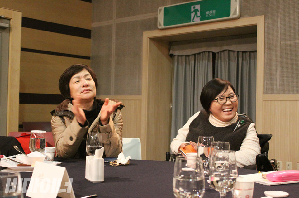 2013년 1월 30일, (재)공익인권법재단 공감 창립행사에서 환하게 웃고 있는 박김영희 대표. 사진 강혜민