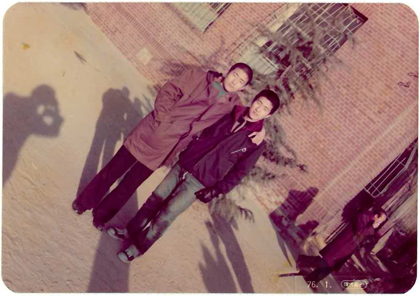1976년 1월, 17살에 쌍둥이 형과 함께. 오른쪽이 박경석 대표. 사진 제공 박경석