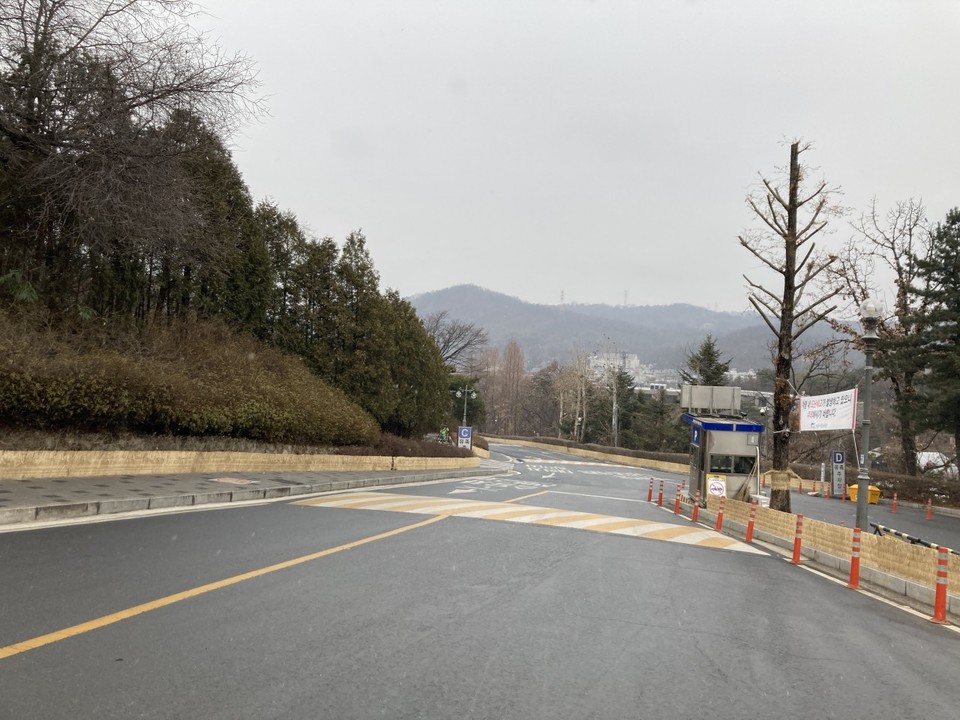 2021년 12월 31일, 2021년의 마지막 장례를 마치고 승화원을 내려오며 촬영한 풍경. 사진 나눔과나눔