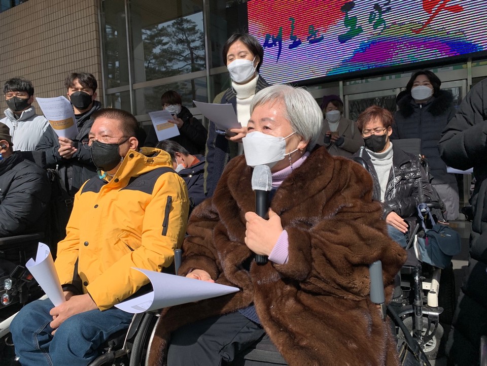 박명애 대구장차연 공동대표가 기자회견에서 발언하고 있다. 사진 대구장차연