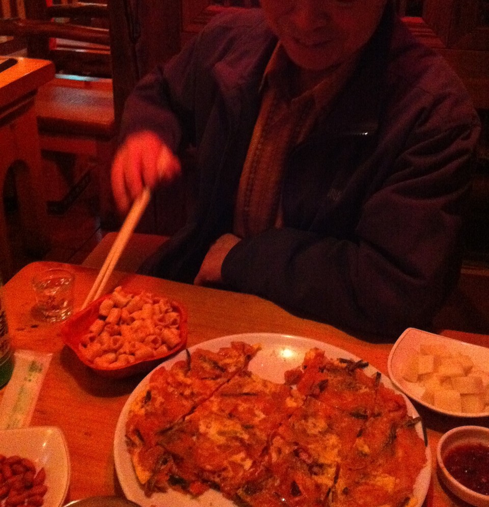 동선 아저씨와 어느 날 종로에서 만나 술 먹던 날. 사진 김윤영