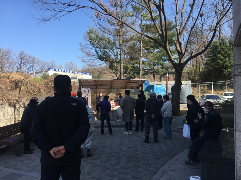 동선 아저씨가 무연고 장례로 떠나신 날. 사진 김윤영