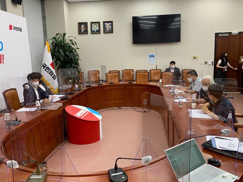 장애계와 면담하는 이준석 대표. 사진 전장연