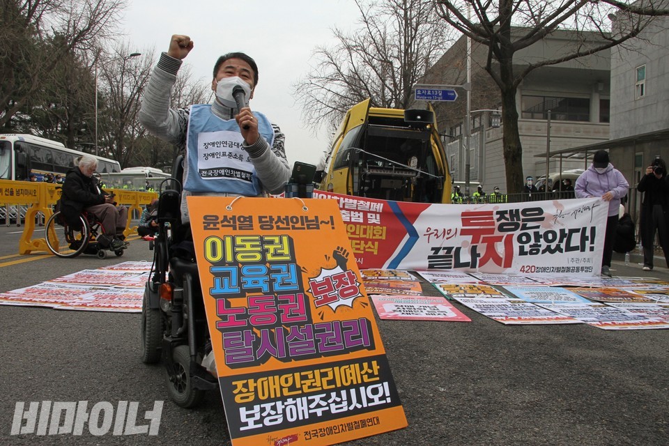 김병관 소장이 기자회견에서 발언하고 있다. 사진 하민지