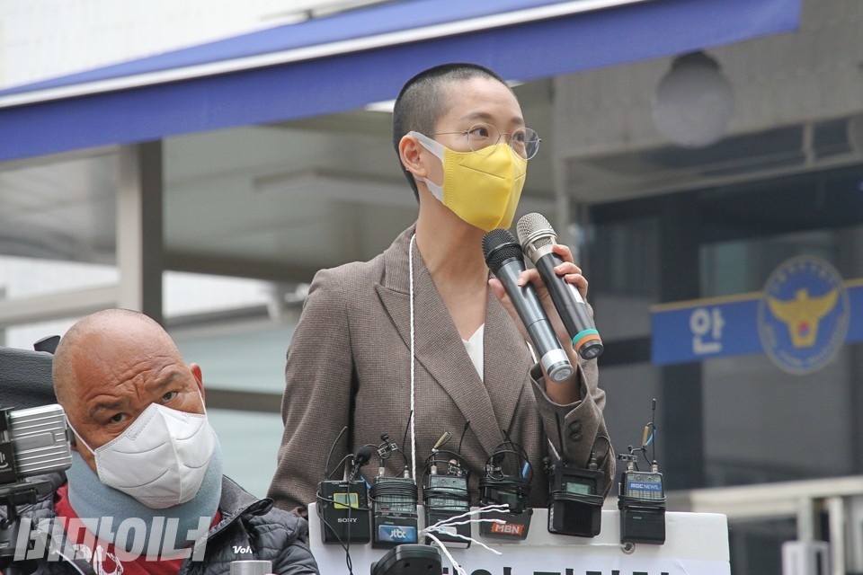 장혜영 정의당 의원이 기자회견에서 발언하고 있다. 사진 하민지