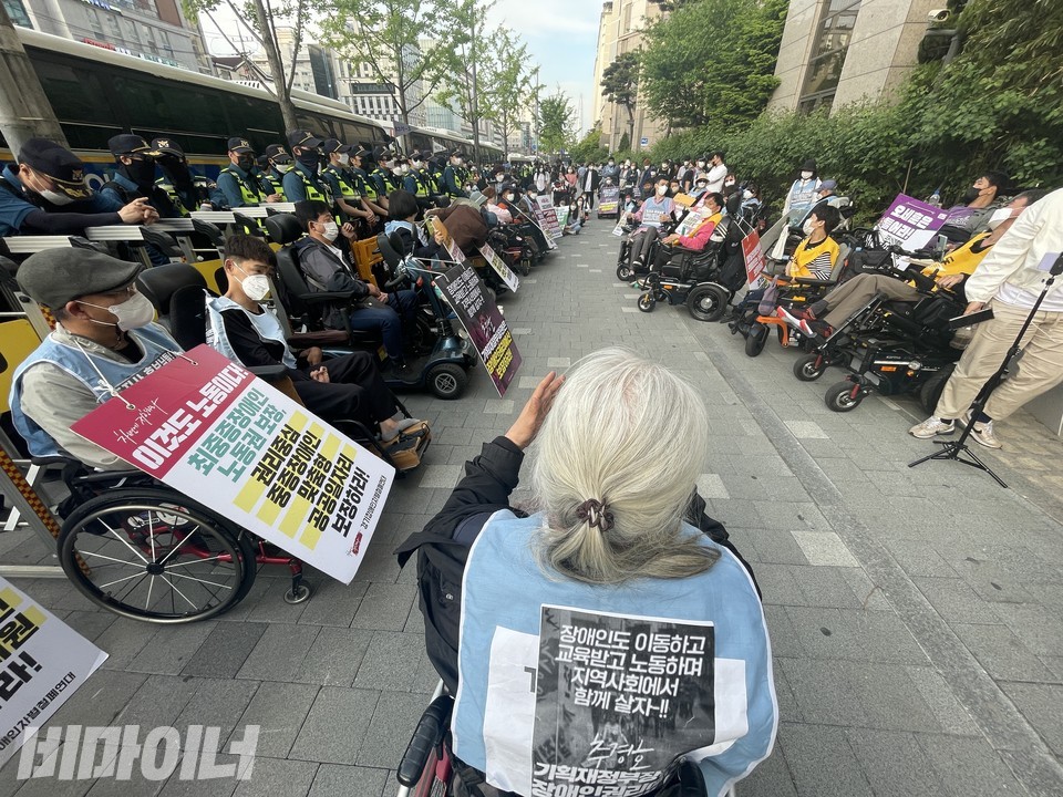 박경석 전장야협 이사장이 결의대회에서 발언하고 있다. 사진 하민지