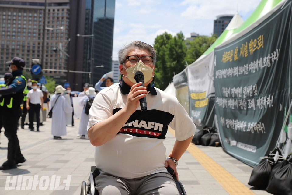 진형식 서울시연합회 회장은 서울시 탈시설조례 제정은 시급한 문제라고 강조했다. 사진 허현덕