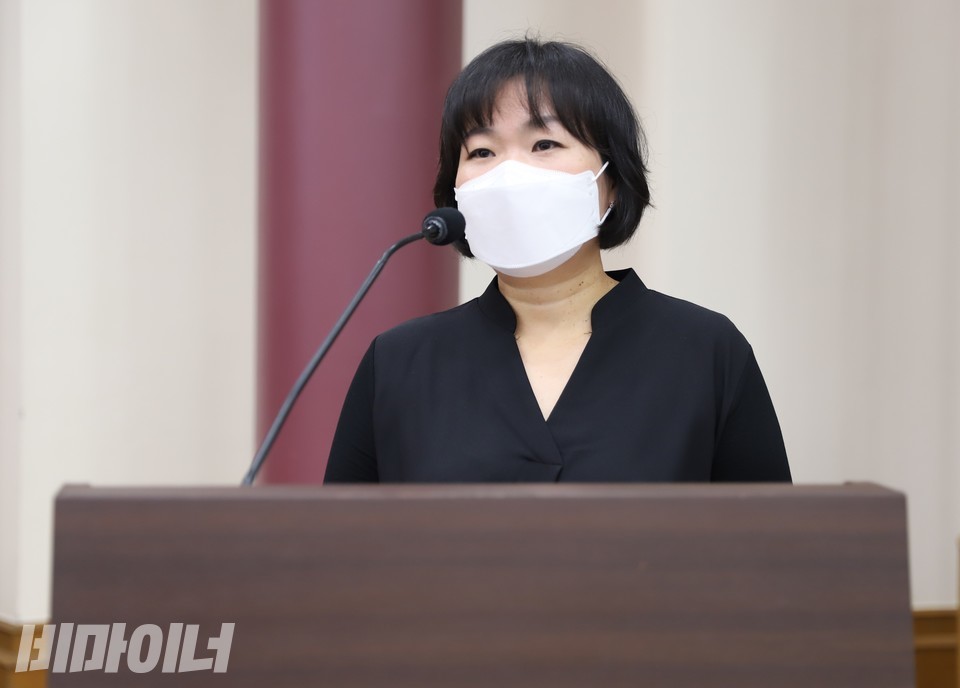 김준희 한국도시연구소 연구원이 ‘가계부조사 결과 분석’을 발표하고 있다. 사진 허현덕