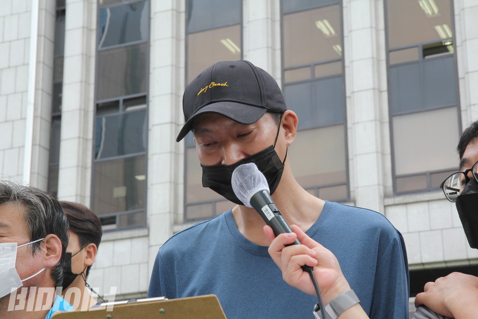 요지 홈리스야학 학생회장이 기자회견에서 발언하고 있다. 사진 이슬하