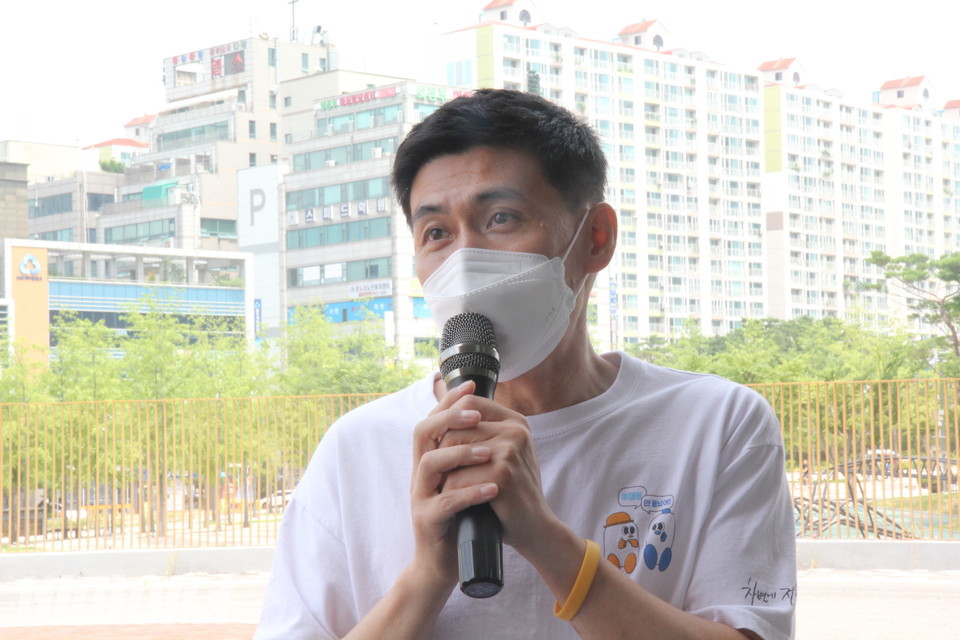 정기열 경기장애인자립생활센터협의회 회장이 기자회견에서 발언하고 있다. 사진 이슬하