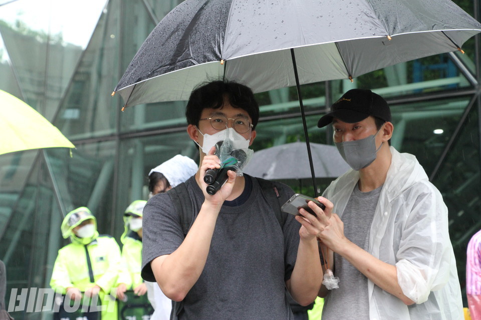 주장욱 홈리스행동 활동가가 기자회견에서 발언하고 있다. 사진 이슬하