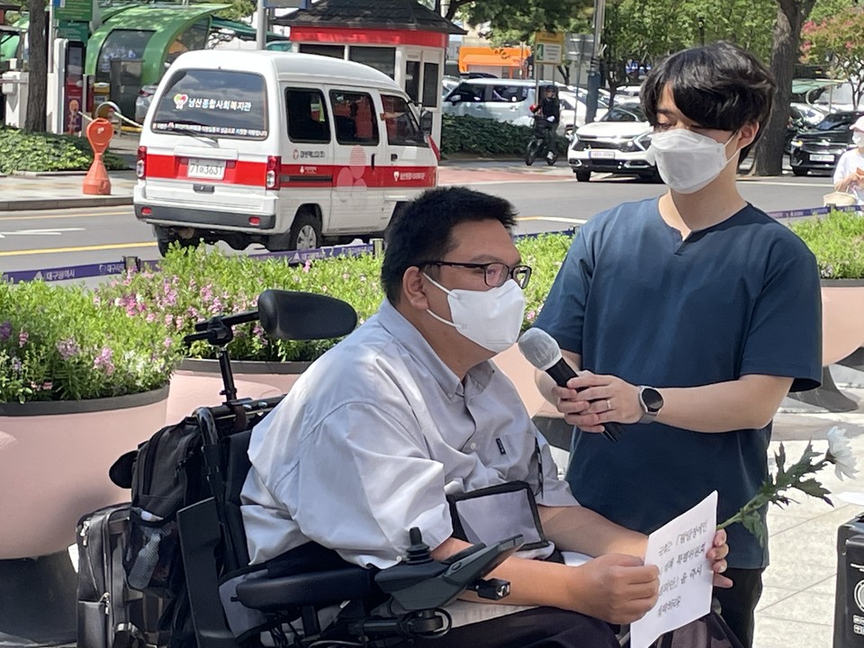 노금호 한국장애인자립생활센터협의회 부회장이 발언하고 있다. 사진 대구장차연