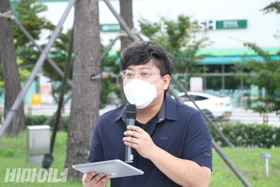 박주석 전국장애인차별철폐연대 건강권위원회 간사가 기자회견에서 발언하고 있다. 사진 이슬하