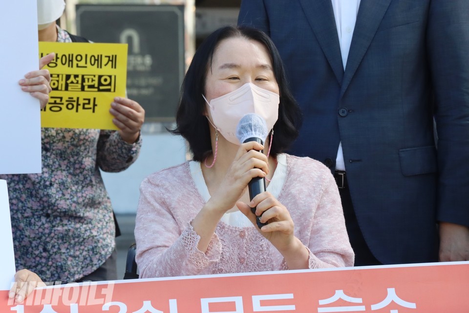 이희영 성동센터 활동가가 기자회견에서 발언하고 있다. 사진 하민지