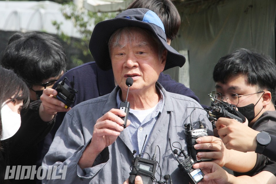 개토제에 참석한 김훈 작가. 사진 하민지