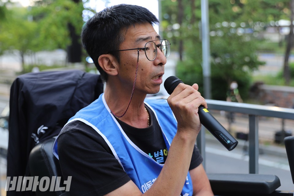 이영봉 포천나눔장애인자립생활센터 소장이 발언하고 있다. 사진 복건우