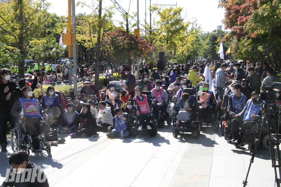 한자협 결의대회에 모인 500여 명의 활동가들. 사진 하민지