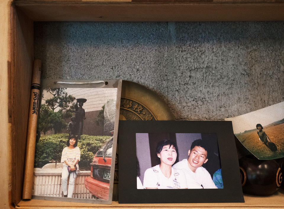 삼달다방에 있는 박옥순 활동가의 사진. 오른쪽에는 이상엽과 함께 찍은 사진이 있다. 사진 현다혜 