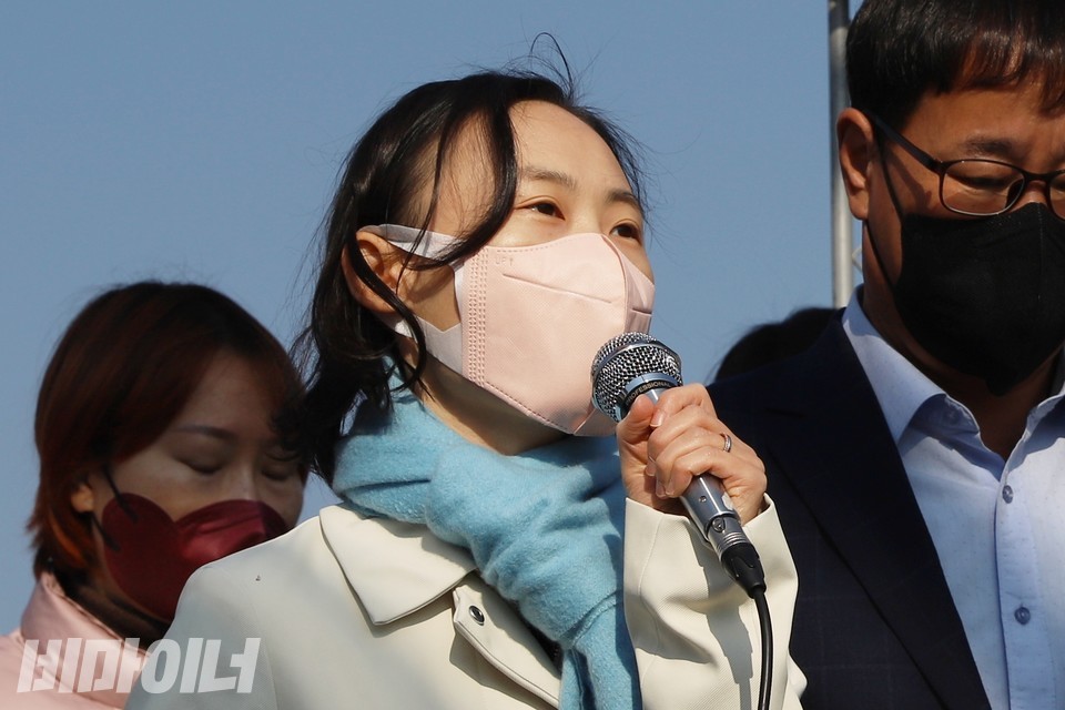 정다혜 사단법인 두루 변호사가 기자회견에서 발언하고 있다. 사진 하민지