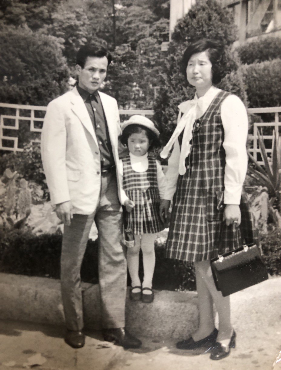 임소연 활동가 세 살 때 부모님과 함께. 아직 동생이 태어나기 전이다. 사진 제공 임소연