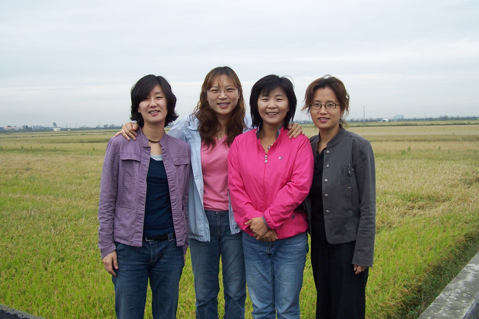 2015년 10월, 발바닥 활동가들과 함께. 왼쪽에서부터 여준민, 김정하, 박옥순, 임소연. 사진 제공 임소연 