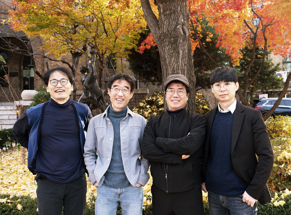 노들장애학궁리소 사람들. 왼쪽에서부터 고병권, 김도현, 박정수, 정창조. 사진 현다혜 