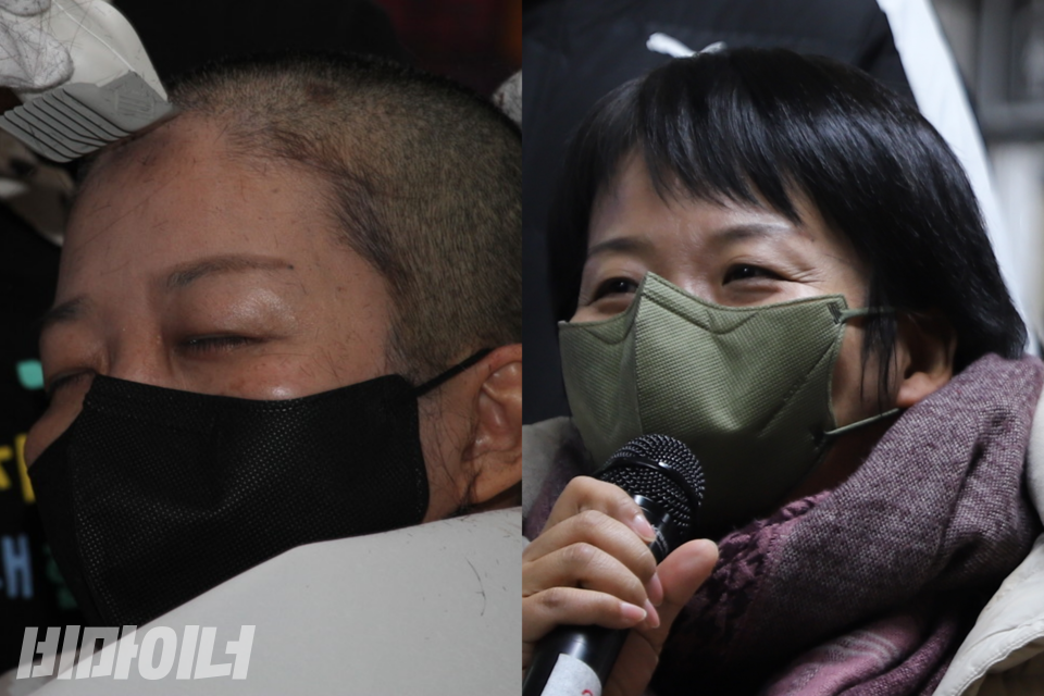 왼쪽은 4월 21일 삭발결의식 현장 사진이다. 임경미 소장이 삭발 중 두 눈을 감고 있다. 오른쪽은 12월 1일 투쟁문화제 현장 사진이다. 임경미 소장의 머리가 단발머리가 되었다. 사진 비마이너DB(왼쪽), 하민지(오른쪽)