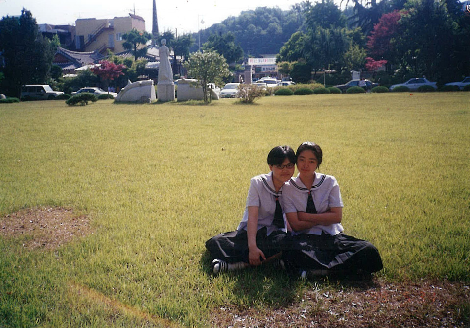 고등학생 시절의 송효정(왼쪽). 사진 제공 송효정 