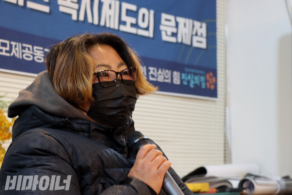 두 번째 증언자로 나선 여성홈리스 당사자 사계절(가명) 씨가 발언하고 있다. 사진 복건우