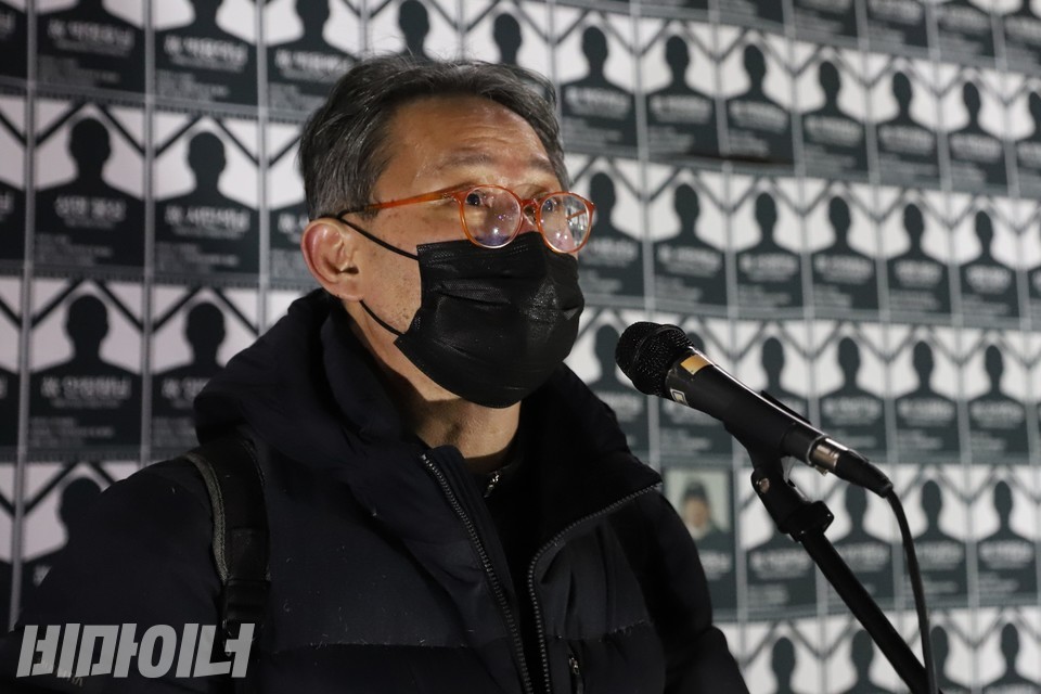 최봉명 돈의동주민협동회 간사가 추모발언을 하고 있다. 사진 하민지
