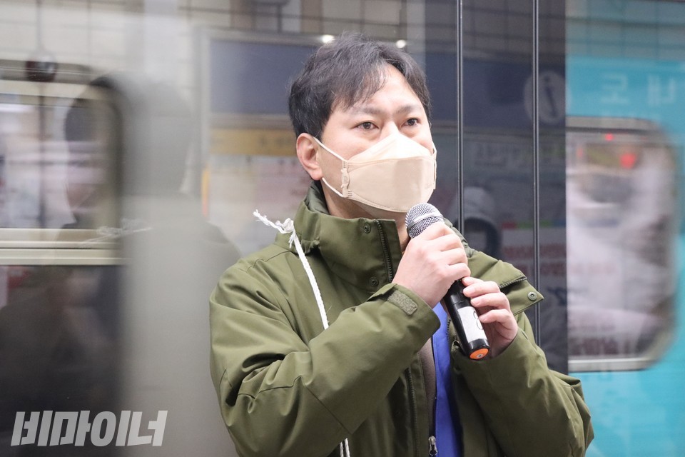 최상덕 의료연대 지부장이 발언하고 있다. 사진 하민지