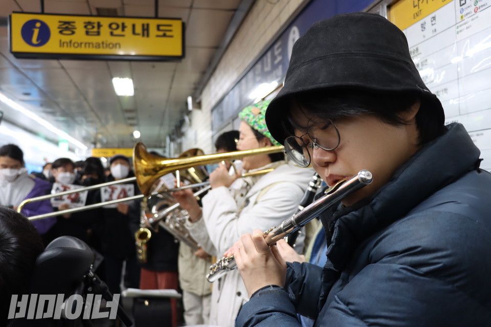 연주하는 캄캄밴드. 사진 강혜민 