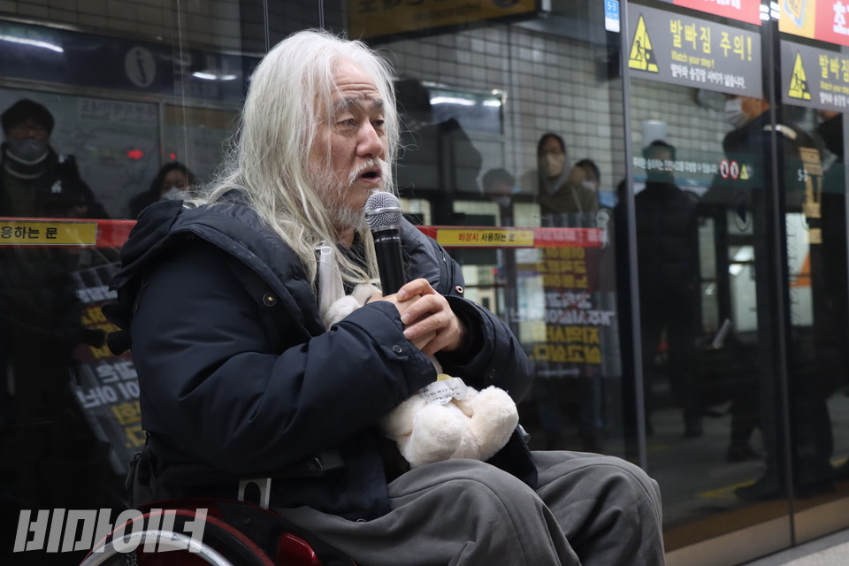 박경석 전장연 대표가 이야기하고 있다. 사진 강혜민