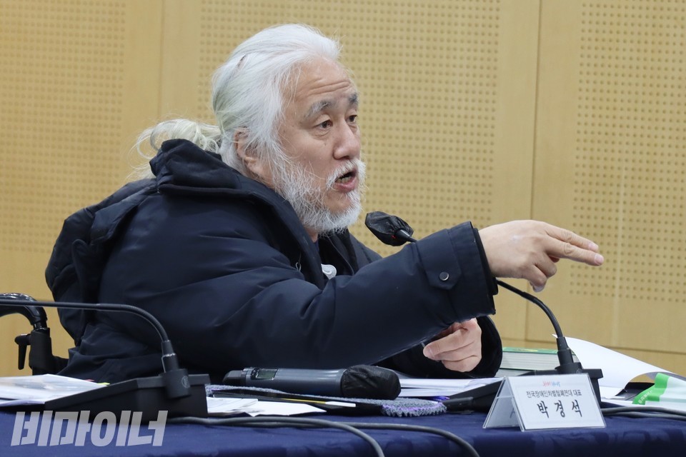 박경석 전장연 상임공동대표가 발언하고 있다. 사진 하민지