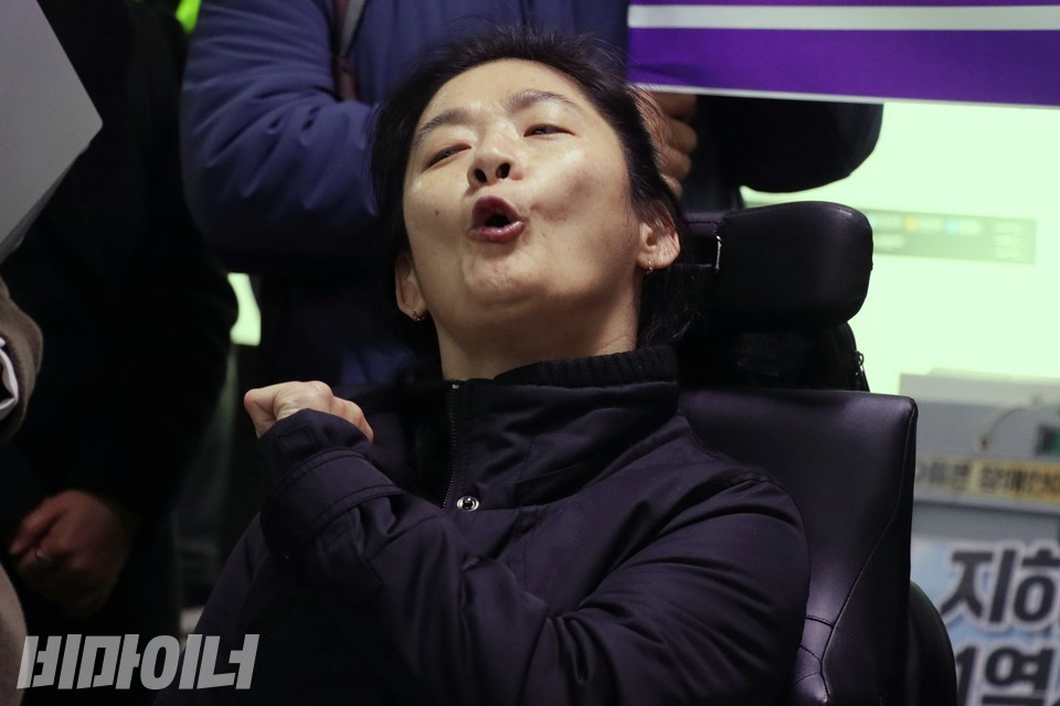 조상지 씨가 27일 열린 기자회견에서 발언 중이다. 사진 하민지